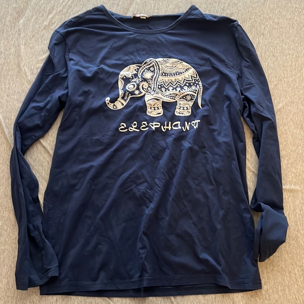 Navy T-shirt, size M